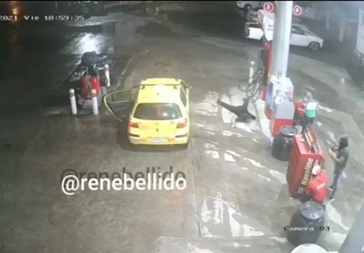Golpean a dependiente de gasolinera para llevarse el dinero [Video]