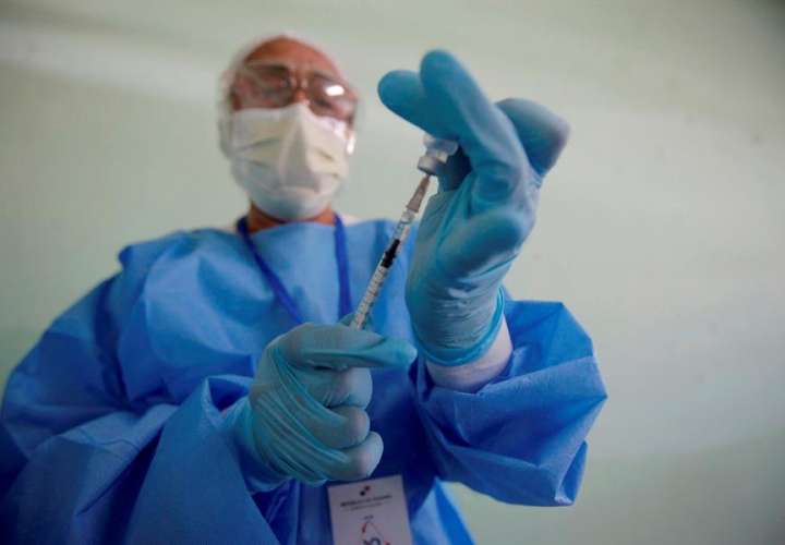 Minsa:  No hay nada escondido en proceso de vacunación contra Covid-19