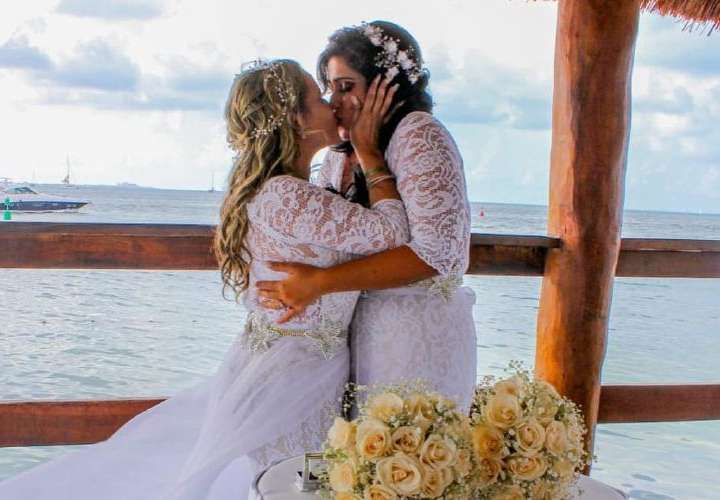 Roxana Jaén y Wendy Jaramillo se casan en México