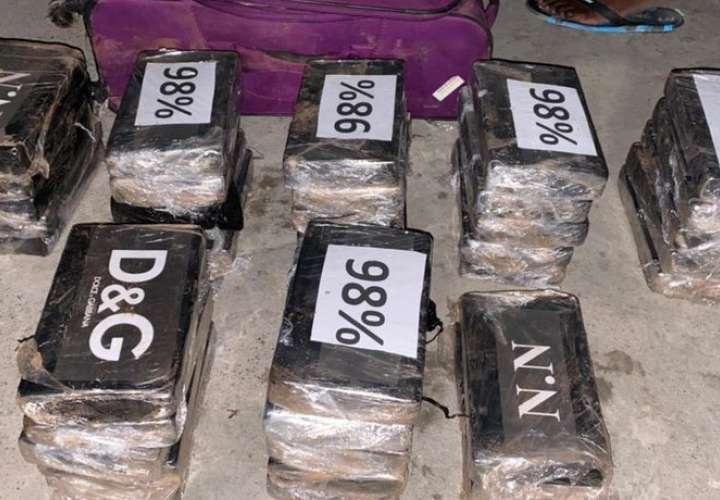 Sacan 36 paquetes de droga y 3 hombres detenidos en Las Mañanitas  [Video]