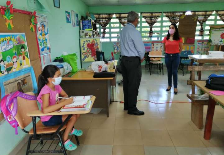 En Herrera, estudiantes reinician poco a poco el retorno a las aulas