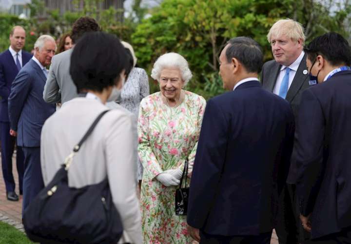  Isabel II celebra su cumpleaños con una ceremonia reducida en Windsor