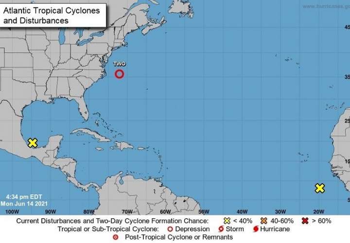 otografía cedida por el Centro Nacional de Huracanes (NHC) de Estados Unidos donde se muestra la localización de la segunda depresión que se encuentra a unos 320 kilómetros (200 millas al este de Cabo Hatteras (Carlina del Norte, EE.UU.). EFE
