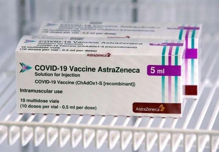 Vista de cajas con dosis de la vacuna de AstraZeneca contra la covid-19. EFE