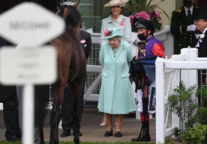  Isabel II acude a las carreras de Ascot por primera vez desde 2019