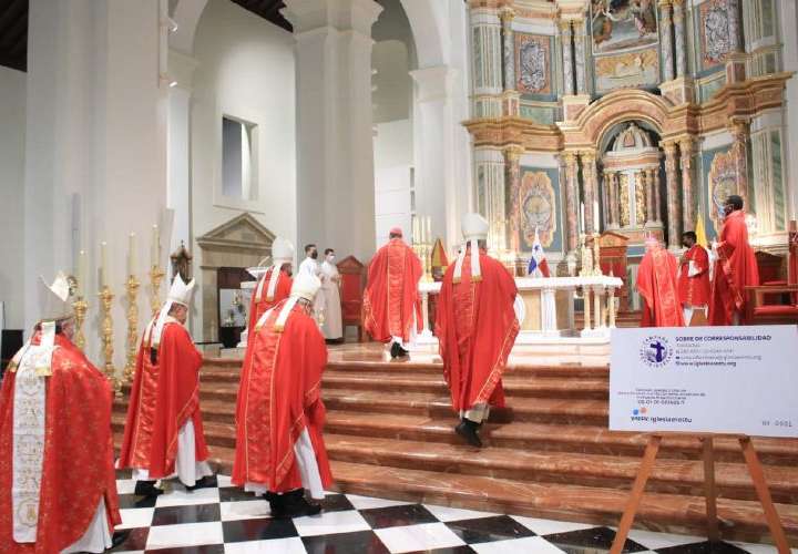Sacerdotes panameños oran por el Papa