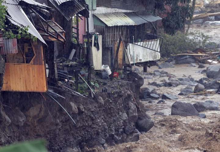 Fuertes inundaciones en cinco cantones de  Costa Rica. Foto: BlueDragon3285 
