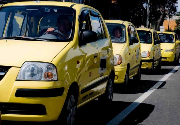 En cuanto a los viernes, sábados y domingos, se confirmó que todos los taxis podrán circular. Foto: Ilustrativa