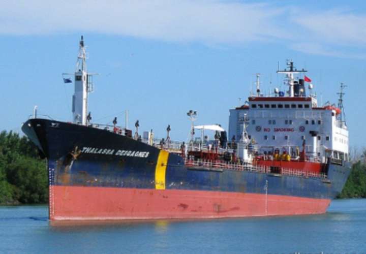 Barco panameño "secuestrado" ya navega libremente