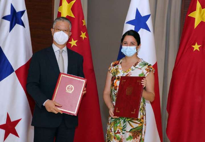 Panamá y China firman enmienda a contrato para sede de embajada