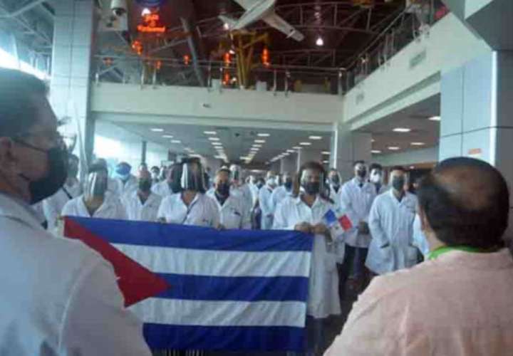 ¿Desertaron médicos cubanos?