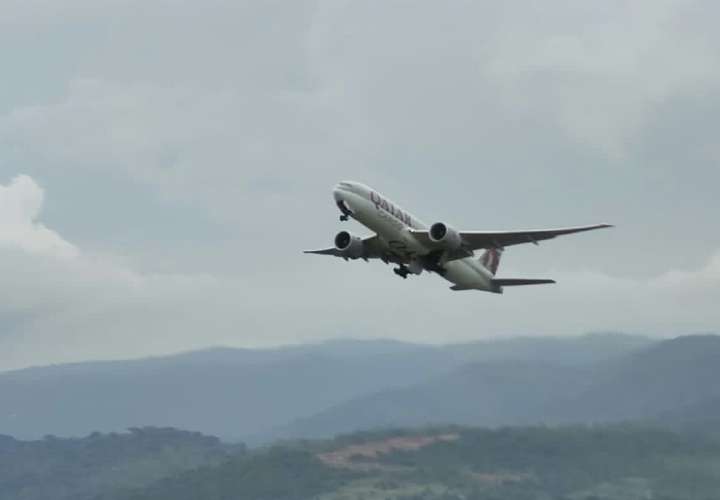 Controladores de tránsito aéreo pendientes de ley