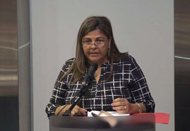 Norma lanza preguntas a magistrada López