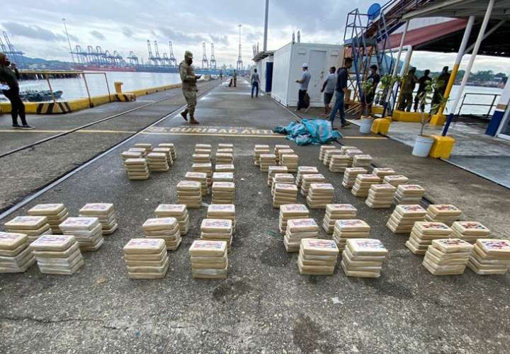 Interceptan lancha rápida cargada con droga en Isla del Rey