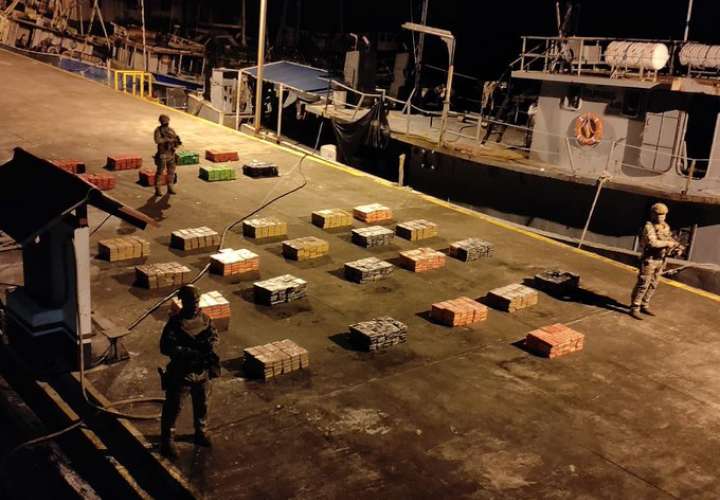 Decomisan 1,555 paquetes de droga en dos contenedores en Bahía Limón