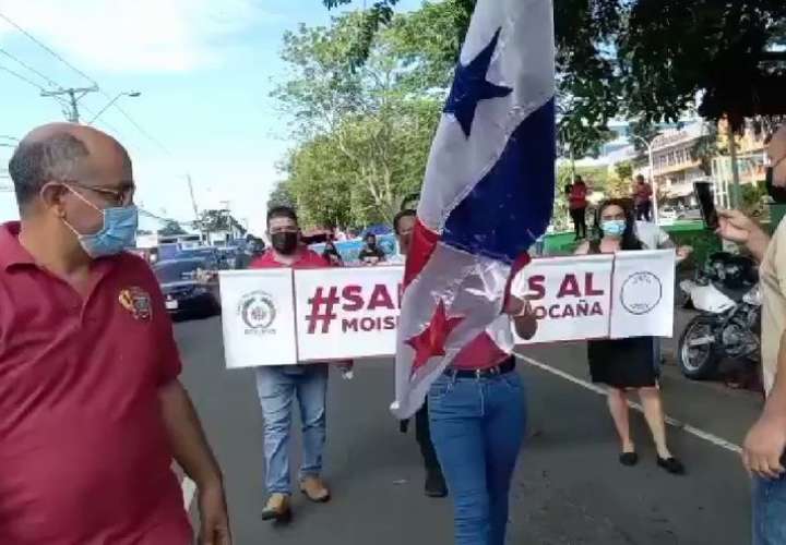 Marchan para exigir reactivación de trabajos en colegio Moisés Castillo Ocaña