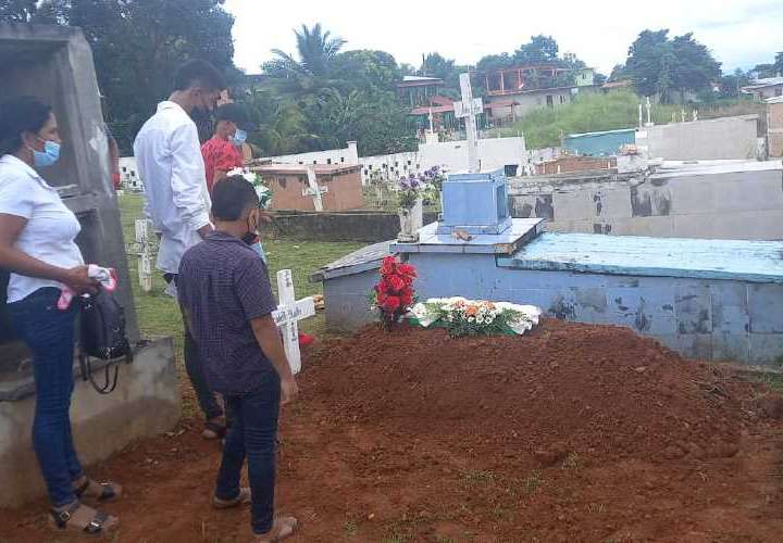 Bajo tierra terminan sueños de Elizabeth, asesinada y arrojada en tanque séptico