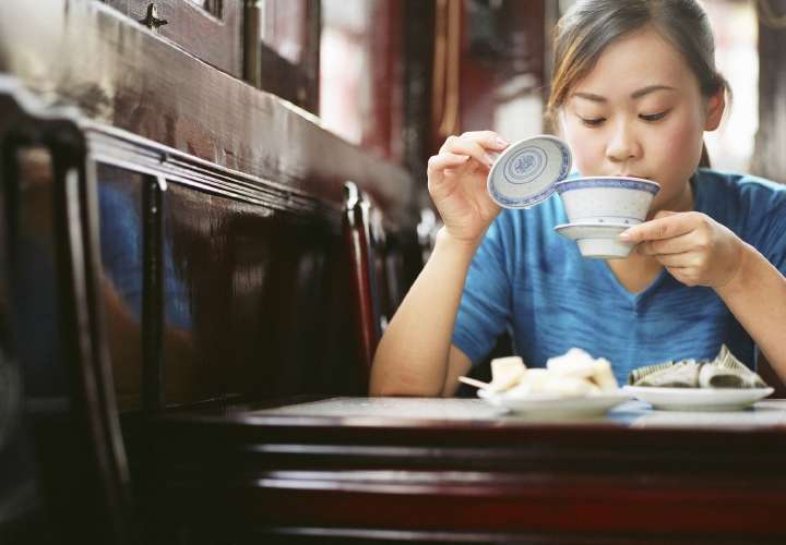Razones del por qué es bueno incluir el té en la dieta diaria