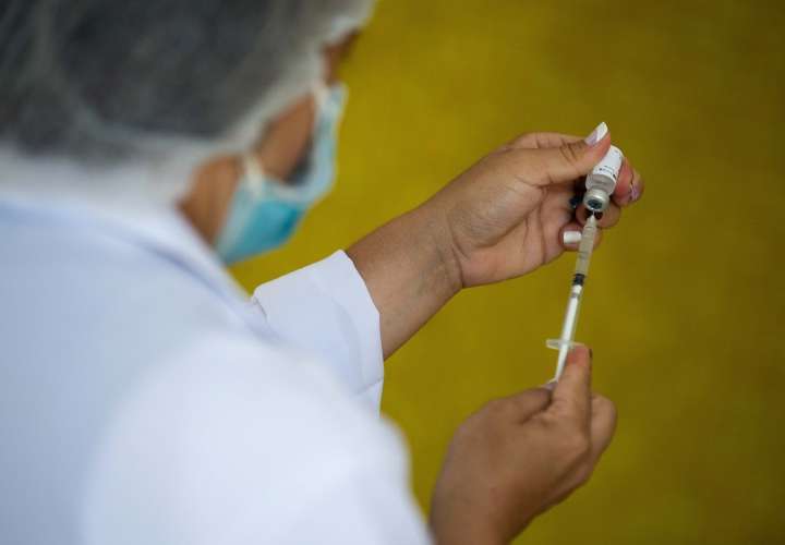 Gobierno de Costa Rica firma el decreto sobre obligatoriedad de vacuna anticovid