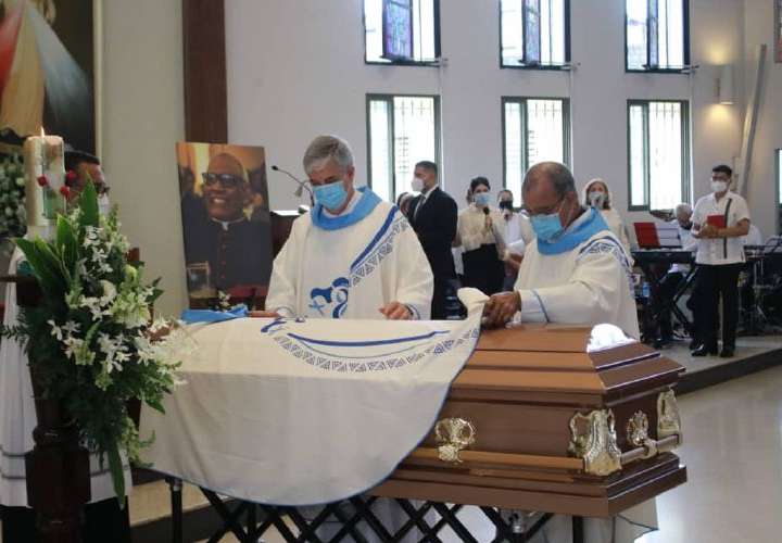 Honras fúnebres del capellán del Papa