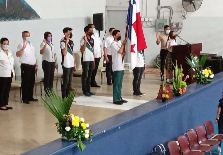 Instituto Técnico Don Bosco realiza siembra de banderas e inicia fiestas patrias