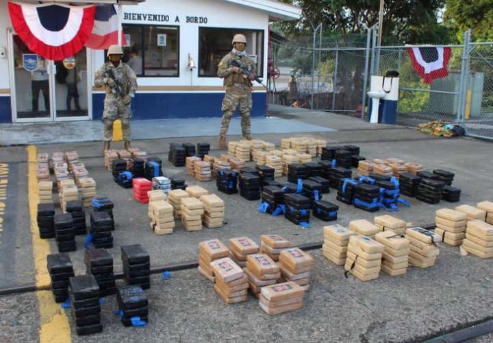 Incautan 350 paquetes de droga ocultos en contenedor