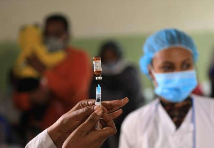 Ordenan la tercera dosis de vacuna desde los 18 años en Panamá