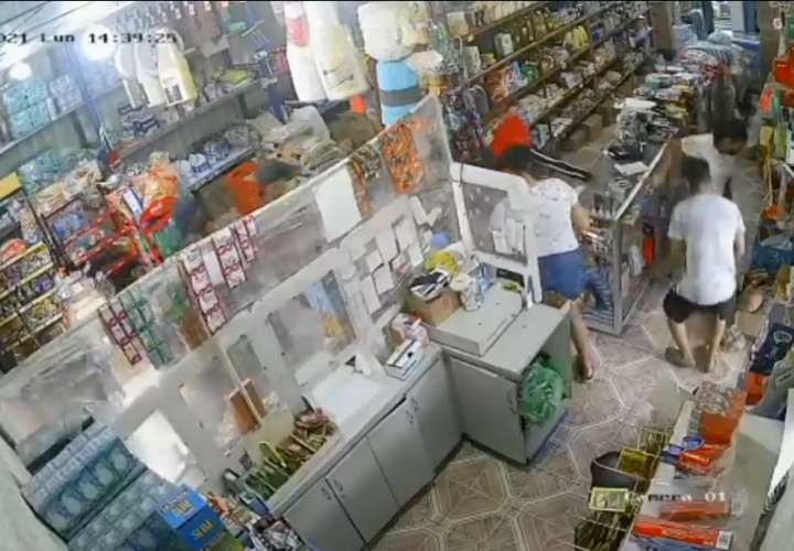 Malhechores roban en minisúper de Caimitillo y amenazan a los dueños