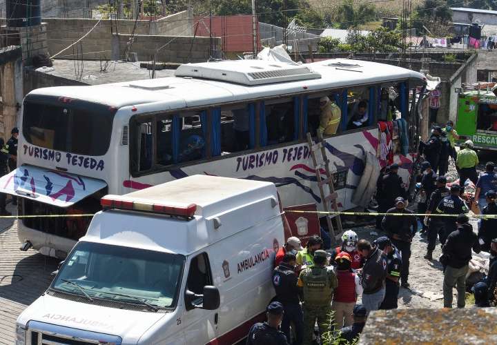 Accidente de autobús deja 19 muertos