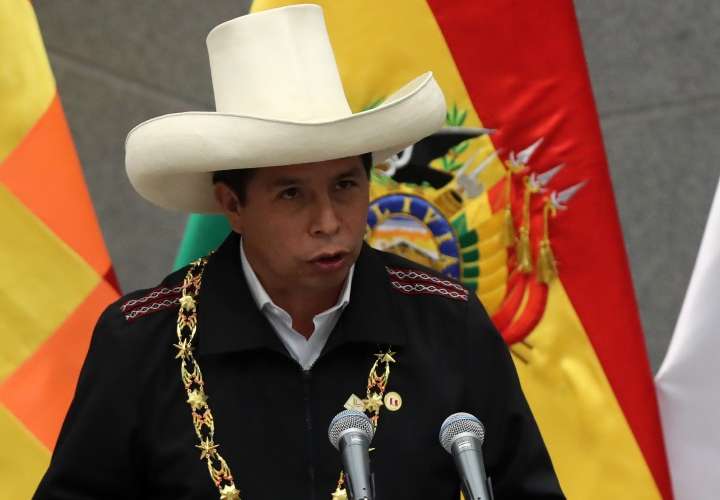Gobierno de Perú tilda de golpe de Estado moción para destituir al presidente