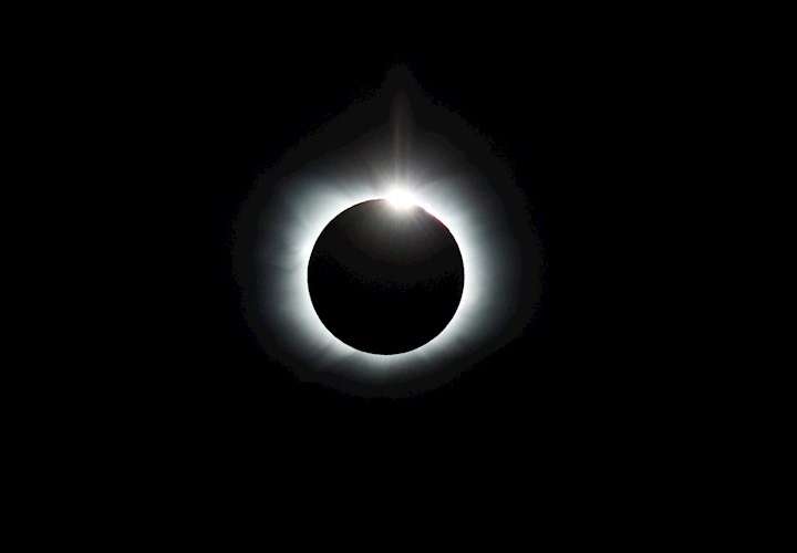  Eclipse solar oscurece la Antártica y fascina a los científicos