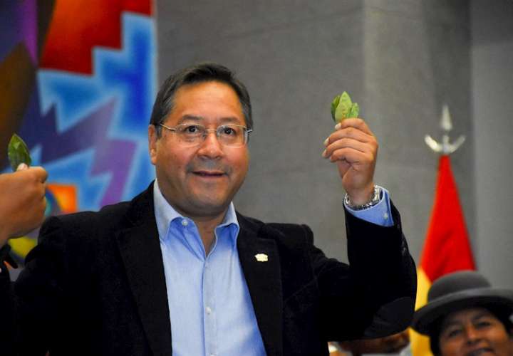 El presidente de Bolivia, Luis Arce, anunció este martes que se prevé instalar una planta productora de dentífrico hecho a partir de un alcaloide de la hoja de coca que previene las caries,