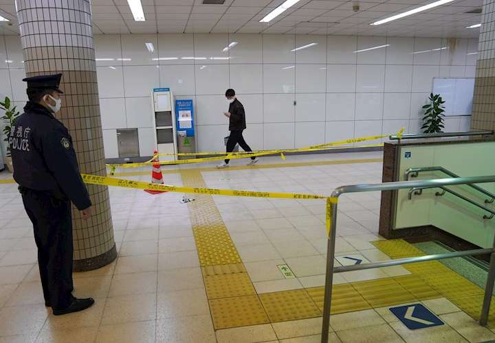 Joven de 17 años ataca a tres estudiantes con arma blanca en Tokio