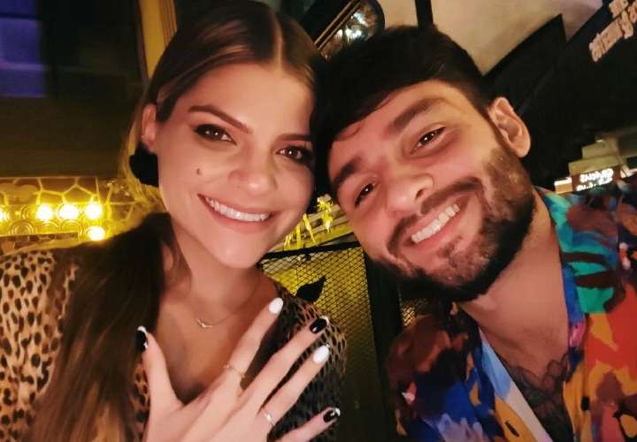Le propone matrimonio en Colombia, Amanda Díaz