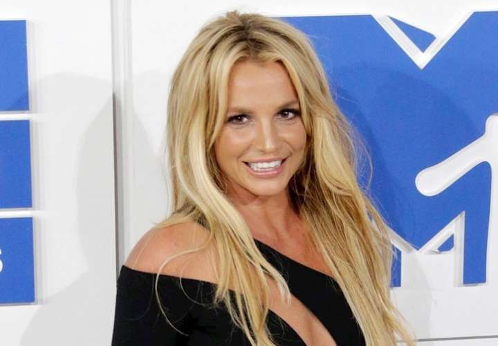 Britney le dice a su hermana que no use su nombre para vender su libro
