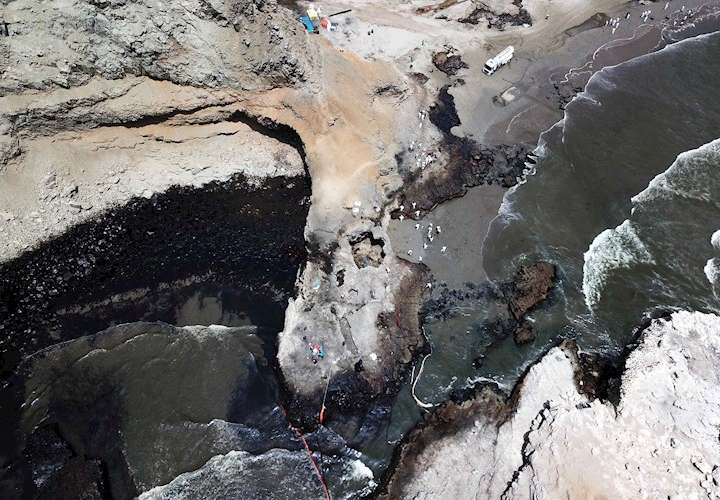 Perú declara emergencia ambiental por 90 días tras derrame de petróleo