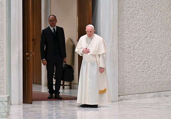  El papa dice que la pandemia no justifica la inseguridad laboral