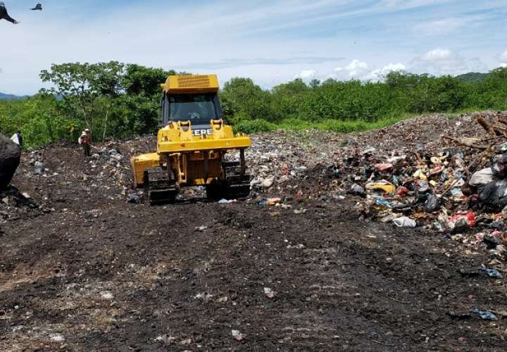 A este vertedero de 2.5 hectáreas ingresa diariamente más de 35 toneladas de residuos sólidos.