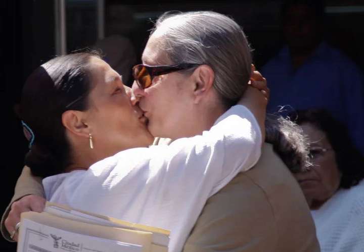 AMLO propone a senadora lesbiana para Panamá