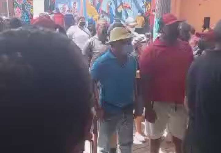 Minsa ordena cierre de la Feria de La Chorrera y se forma el despelote 