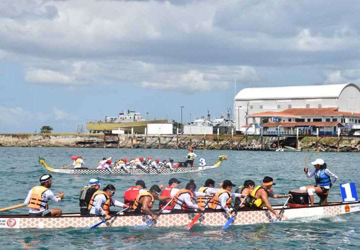 Carreras de botes de dragón en Amador