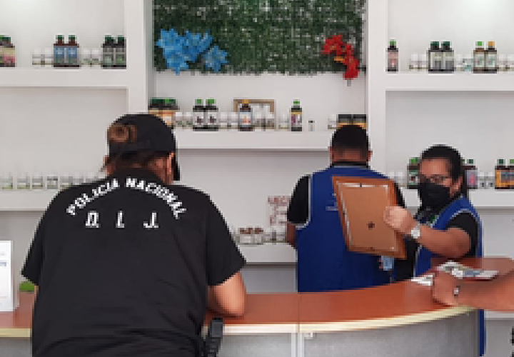 Le caen a farmacias y laboratorio clandestino en Juan Díaz [Video]