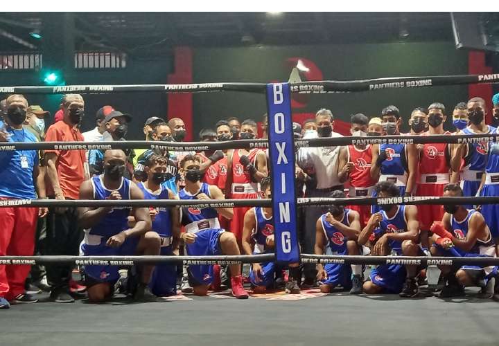 Boxeadores participantes de la cartilla de boxeo olímpico que se realizó para inaugurar el gimnasio. Foto: Cortesía