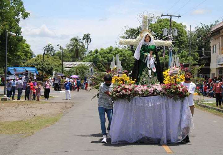 ¡Carrera de los santos!