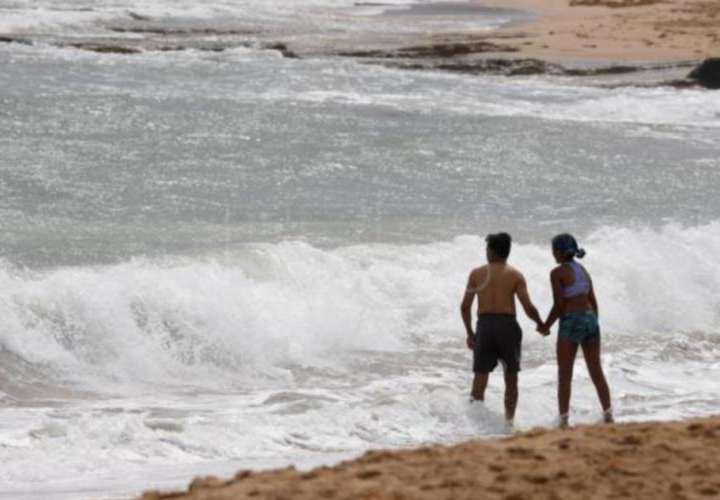 Tornado en el norte de Puerto Rico provoca daños en residencias y red eléctrica