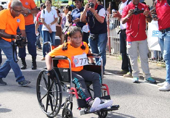 Senadis realiza carrera caminata de silla de ruedas por la inclusión