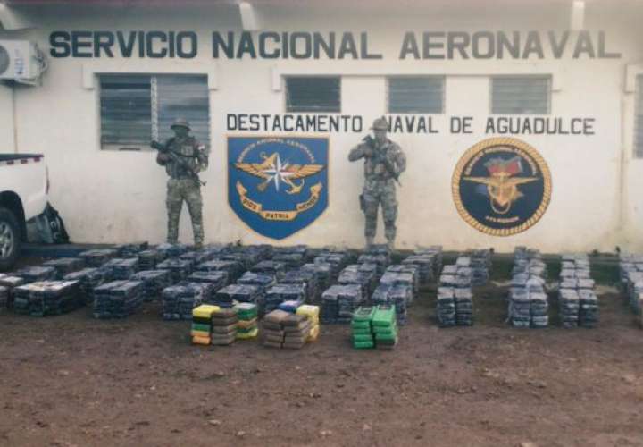 Interceptan lancha cargada con 1 mil 302 paquetes de droga en Coclé