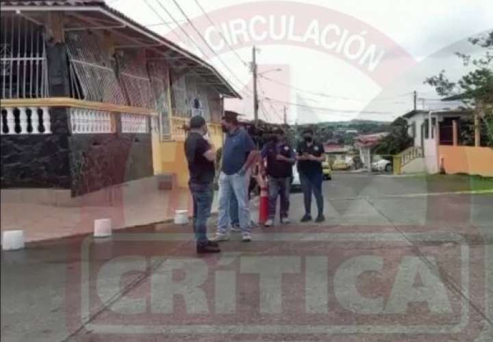 Encapuchado abre fuego y mata a dos hombres en San Miguelito [Video]