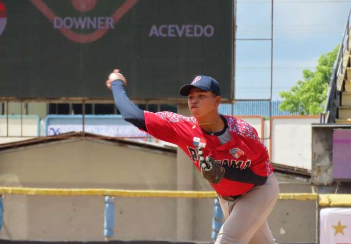 Roderick Medina fue escogido el mejor lanzador derecho de la competencia. Foto: Fedebeis