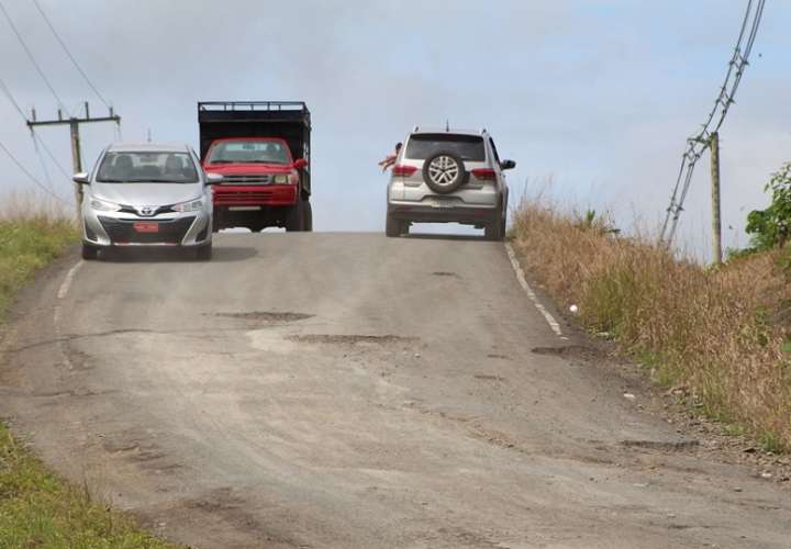 Afectados aceptaron la hoja de ruta propuesta por el MOP para la reparación de 23 kilómetros de vía.